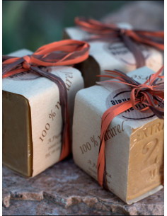 A Fughjina Savon Carré Miel...